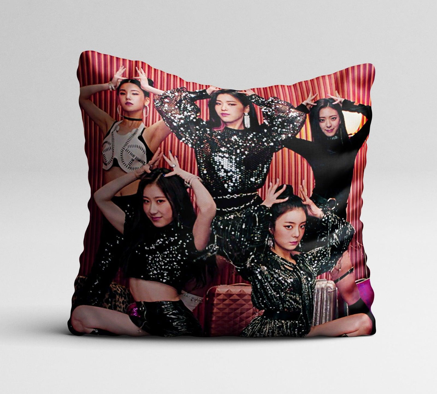 itzy “dalla dalla” mv ending scene cushion