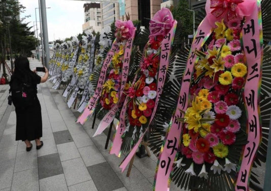 NewJeans' Fan "Bunnies" sends condolence wreaths to HYBE HQ in support of ADOR CEO Min Hee Jin - Kpop Store Pakistan